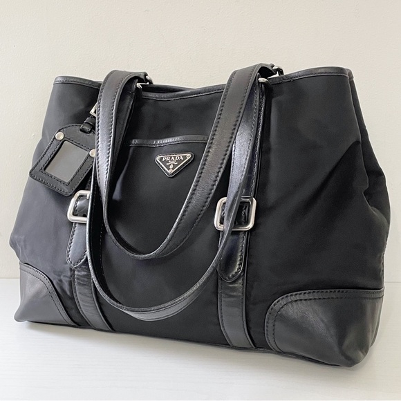 ❤️SOLD❤️Prada black Tessuto nylon and leather triangle logo buckle tote bag - Picture 3 of 10